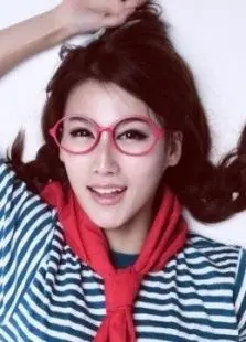 《01宅男汇》：宅男们的线上狂欢，从虚拟世界到现实交织的奇幻冒险！